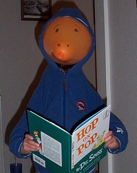 Balloonhead Man reads.